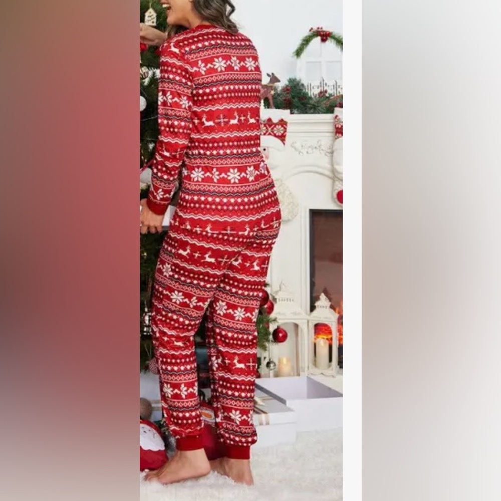 NWT Ekouaer Red Holiday Pajama Set
